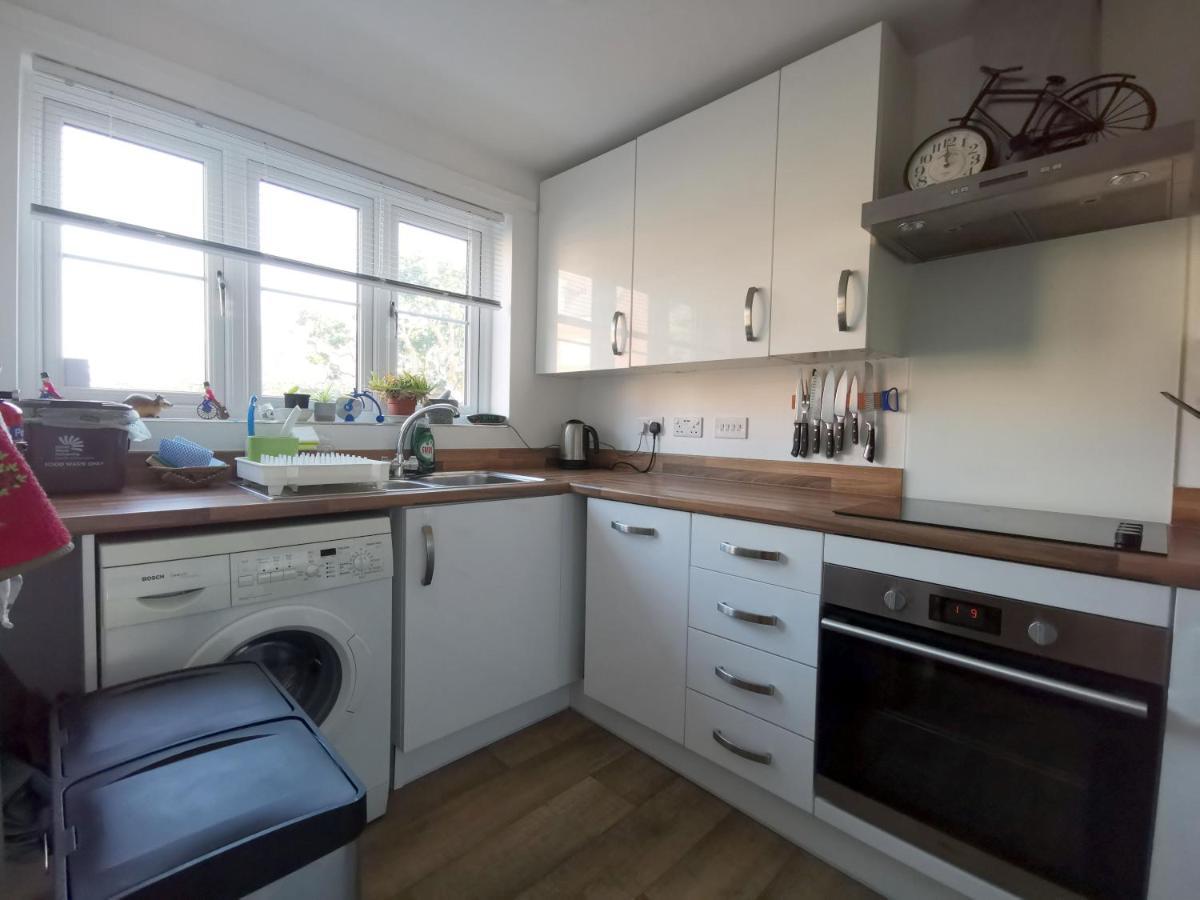 2 Bedroom House With Free Parking Lyme Regis Exterior foto